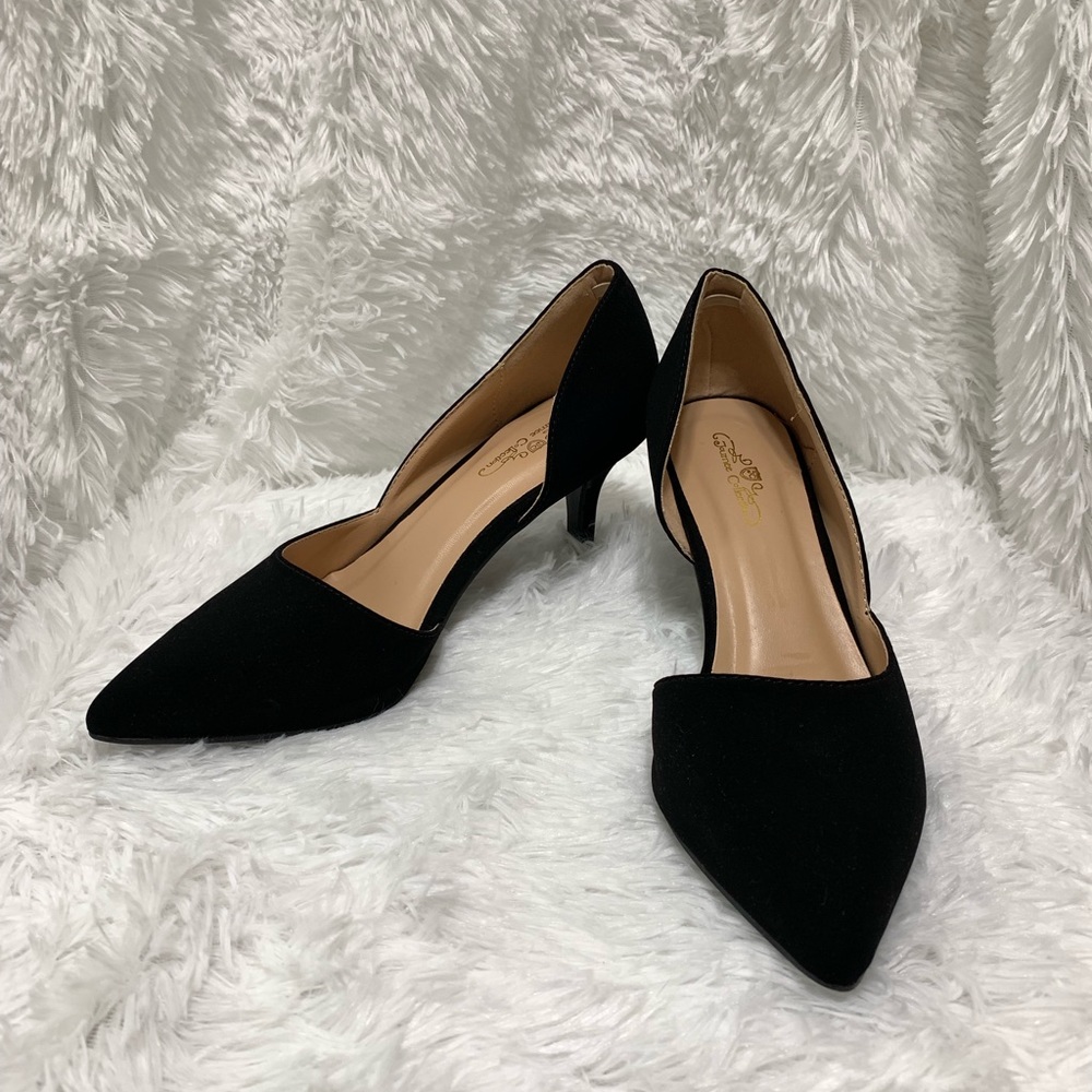 NEVER BEEN WORN - womens size 6.5 black suede heel